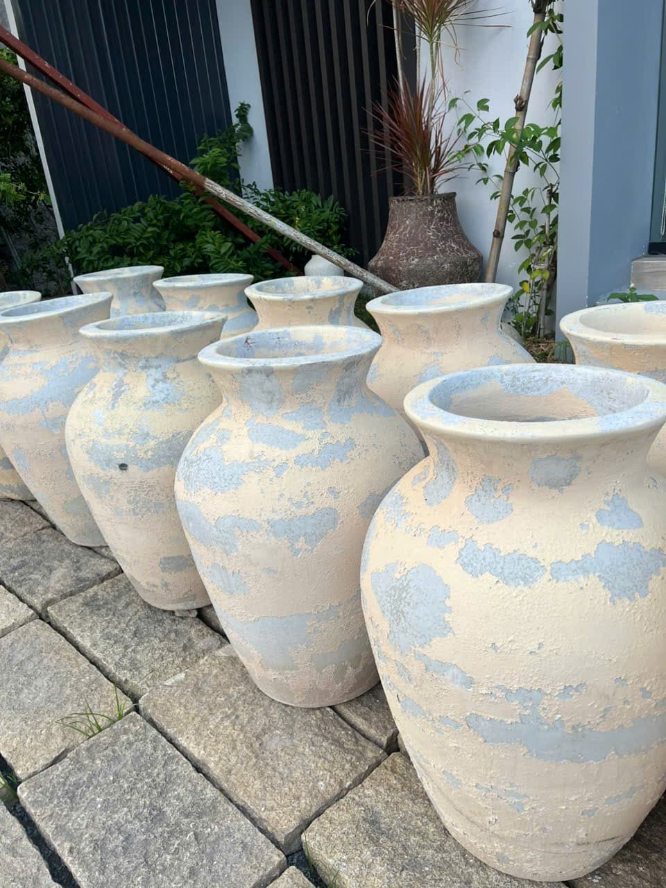 Chậu gốm màu trắng cổ cao